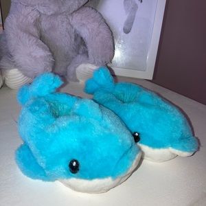 NEW 🌈Baby dolphin slippers size 6-9 months🐬